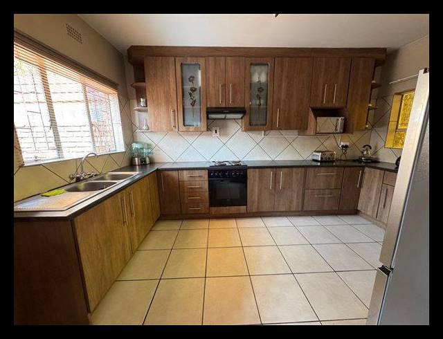 3 BEDROOM TOWNHOUSE FOR SALE IN BIRCHLEIGH